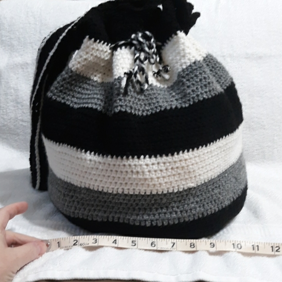 Handmade Crochet drawstring bag - Picture 5 of 11